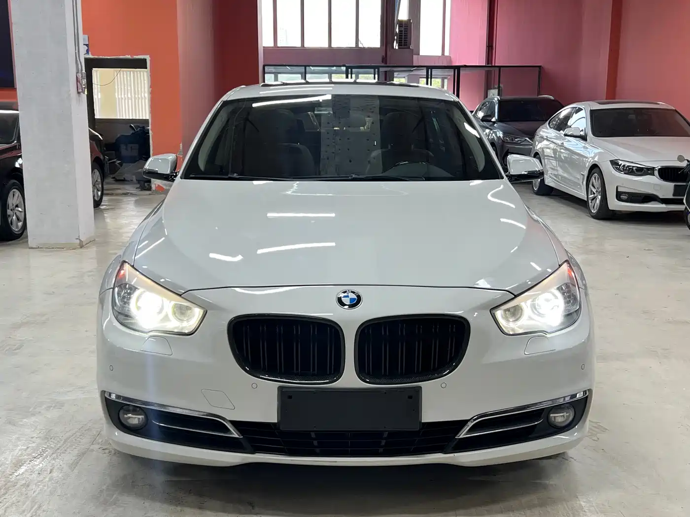 BMW 5 Series GT 2014 535i xDrive фото 2