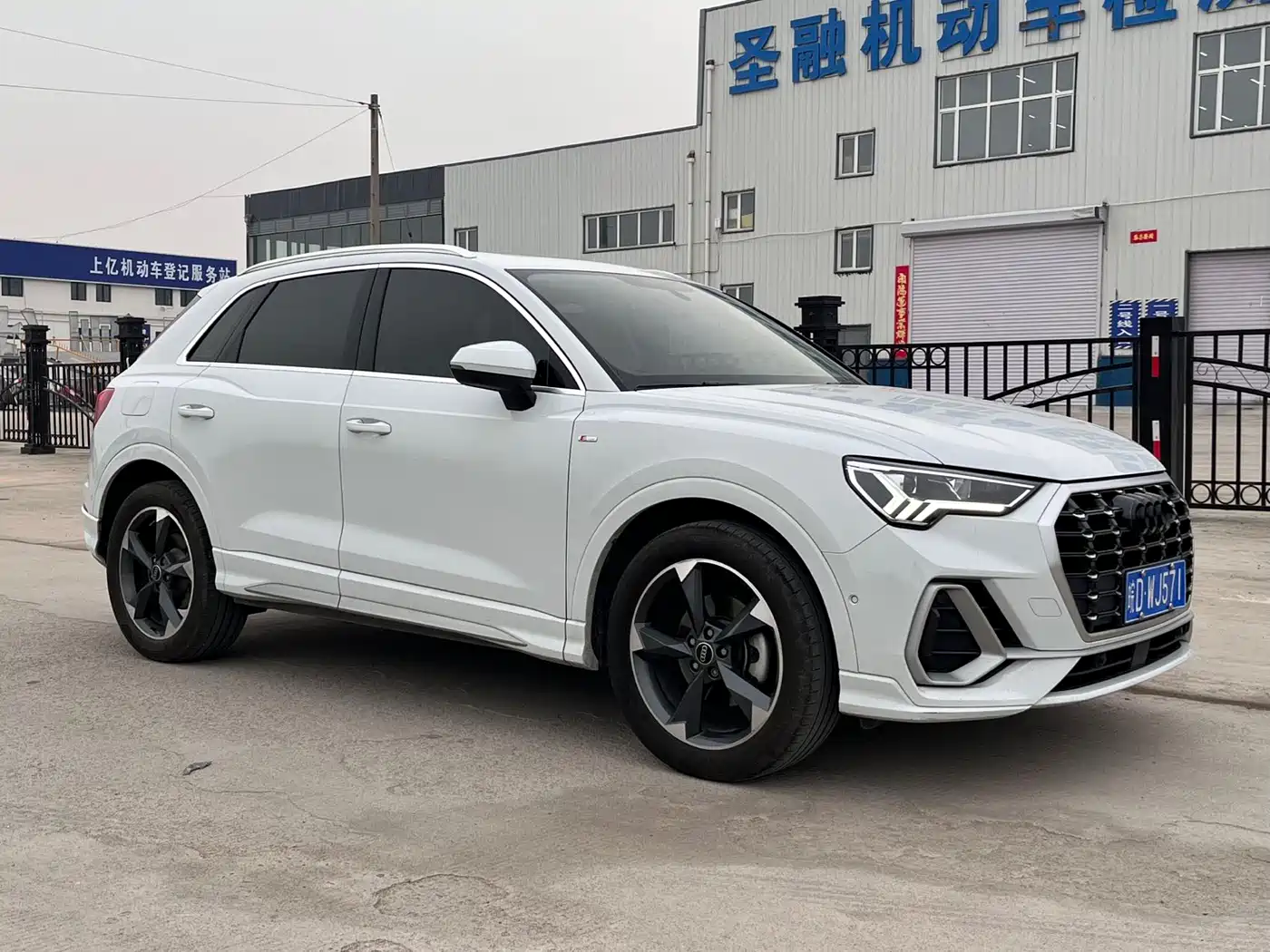 AUDI Q3