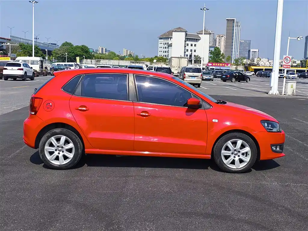Volkswagen Polo 2013 1.4L Automatic Luxury Edition фото 7