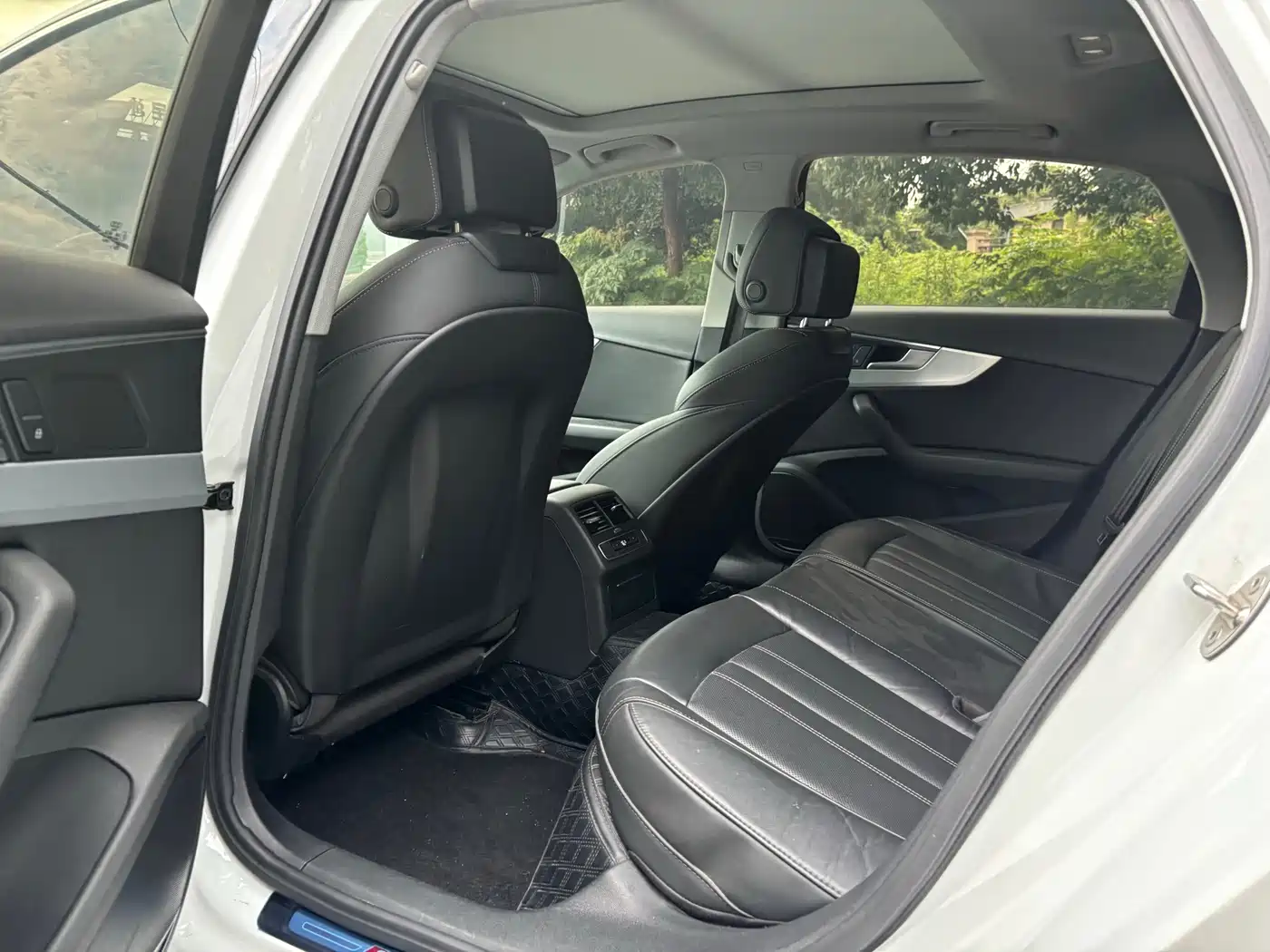 Фото 8 - Audi A4L