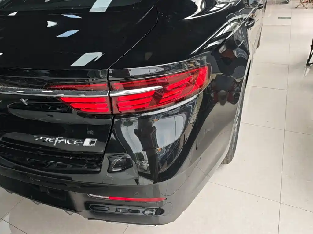Фото 8 - Geely Preface