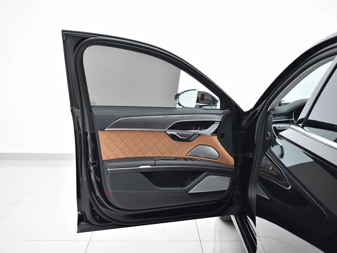 Photo 18 - Audi A8