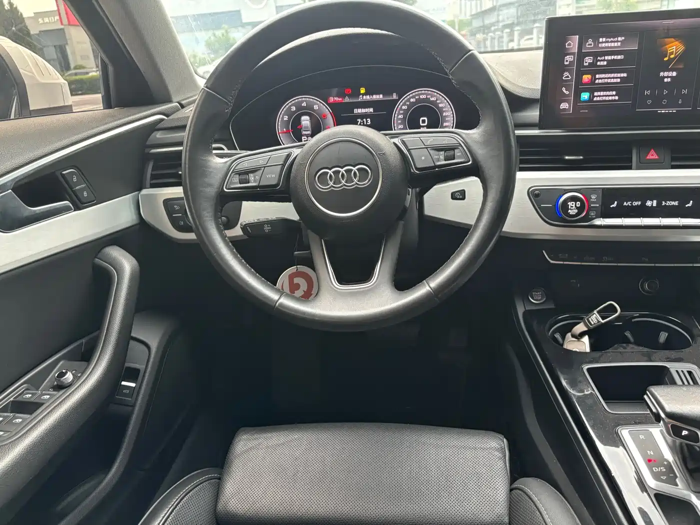Фото 9 - Audi A4L