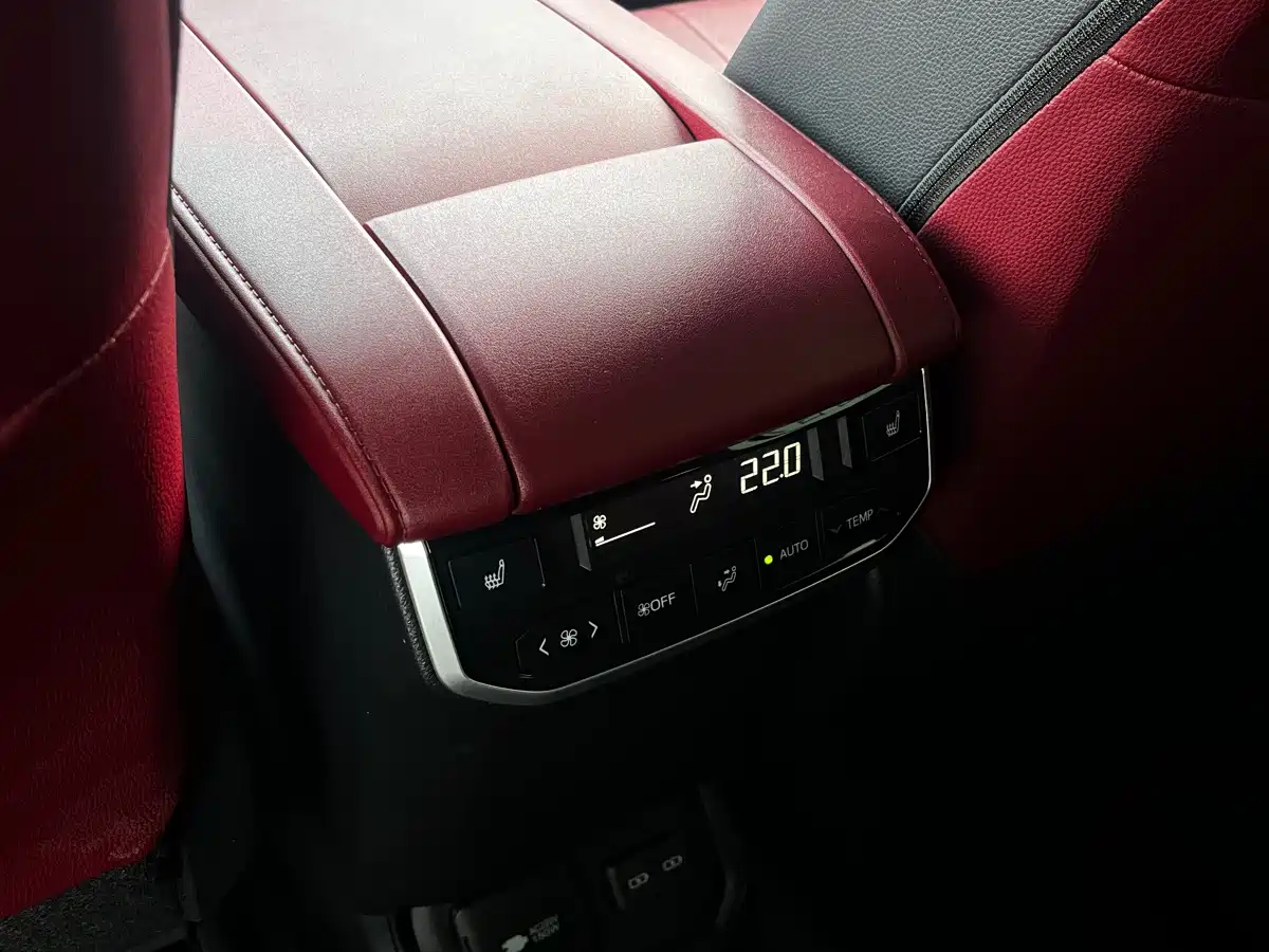 Toyota Crown Kluger 2021 2.5L HEV AWD Flagship Edition фото 27