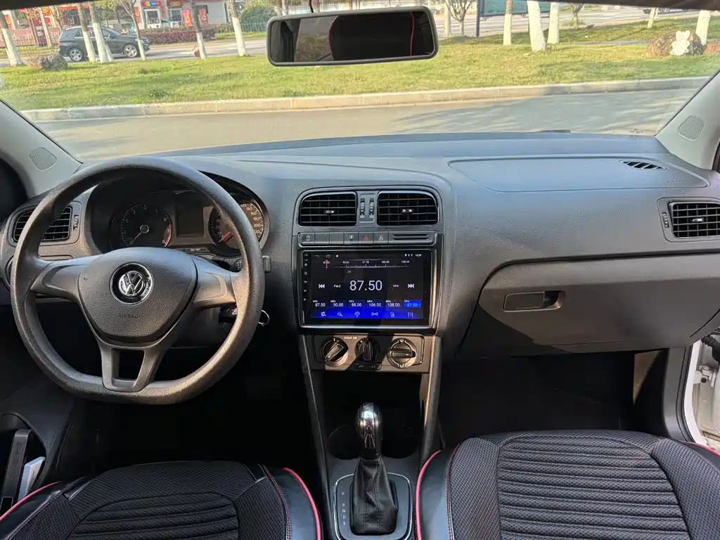 Volkswagen Polo 2018 1.5L Auto Safe Drive фото 9