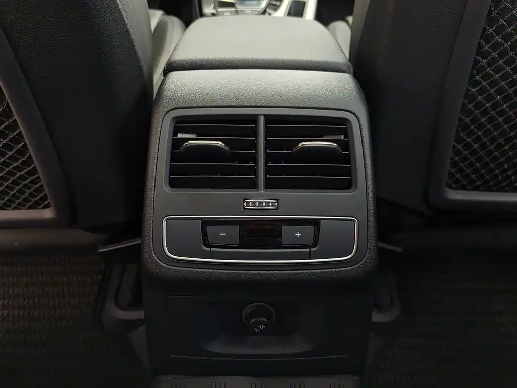 Audi A5 (Import) 2023 Sportback 40 TFSI quattro Luxury Dynamic фото 12