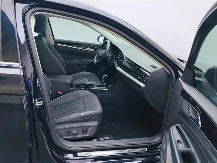 Volkswagen Passat 2022 330TSI Elite Edition фото 8