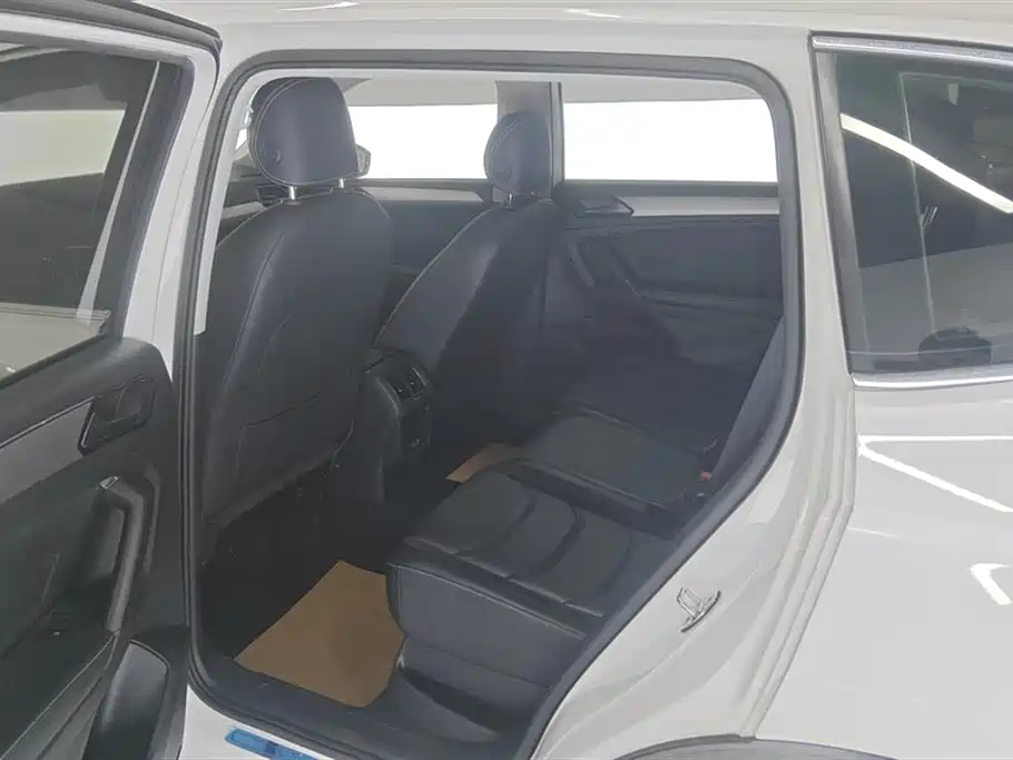 Volkswagen Tiguan L 2017 330TSI Automatic 2WD Luxury Edition фото 11