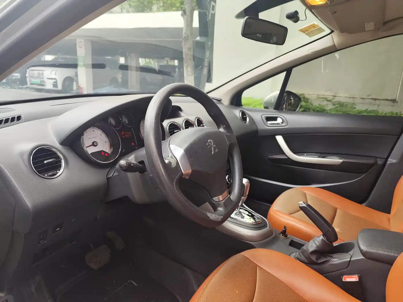 Peugeot 408 2013 2.0L Automatic Comfort Edition фото 6
