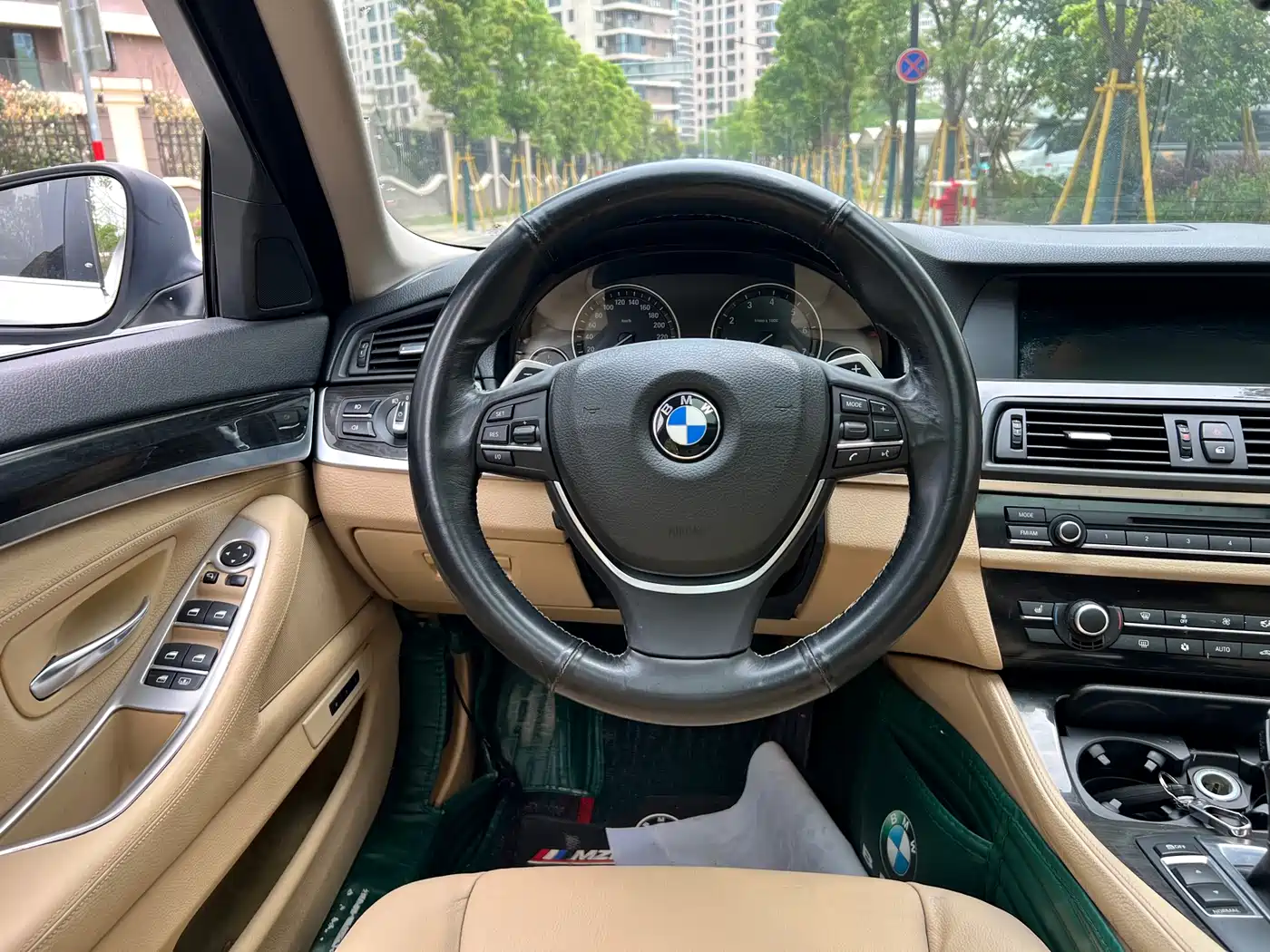 BMW 5 Series 2011 535Li Leading фото 9