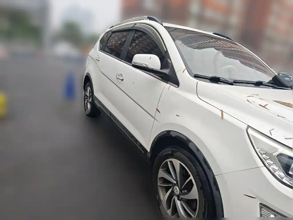Baojun 560 2015 2015 1.8L Manual Elite