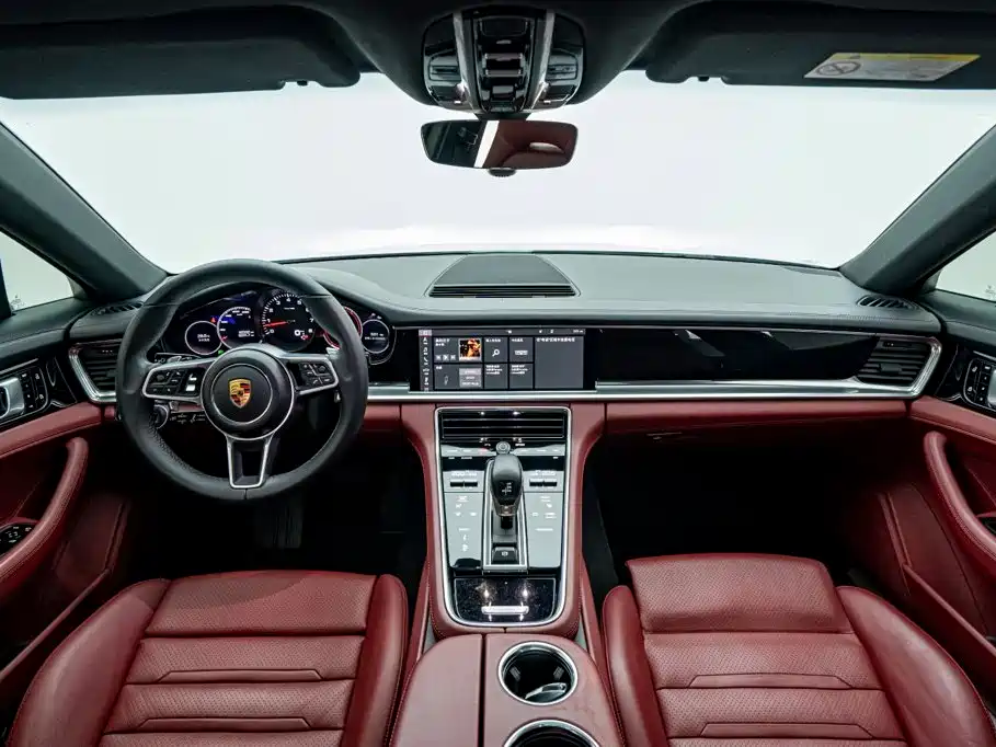 Фото 17 - Porsche Panamera