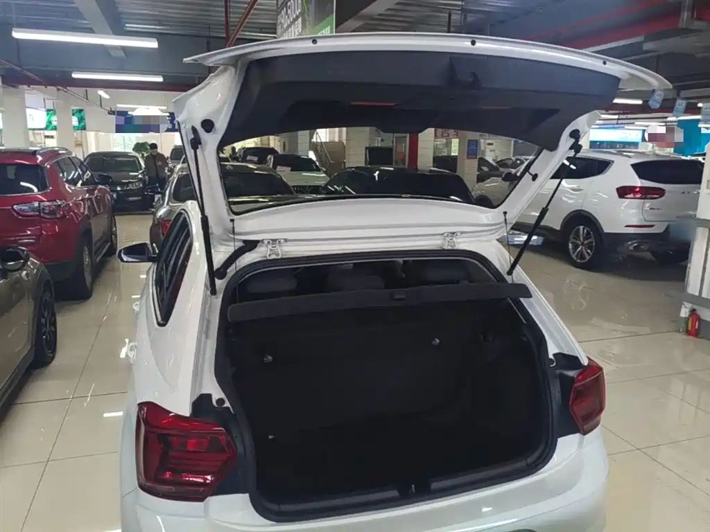Volkswagen Polo 2019 Plus 1.5L Automatic Panorama Enjoyment Edition фото 19