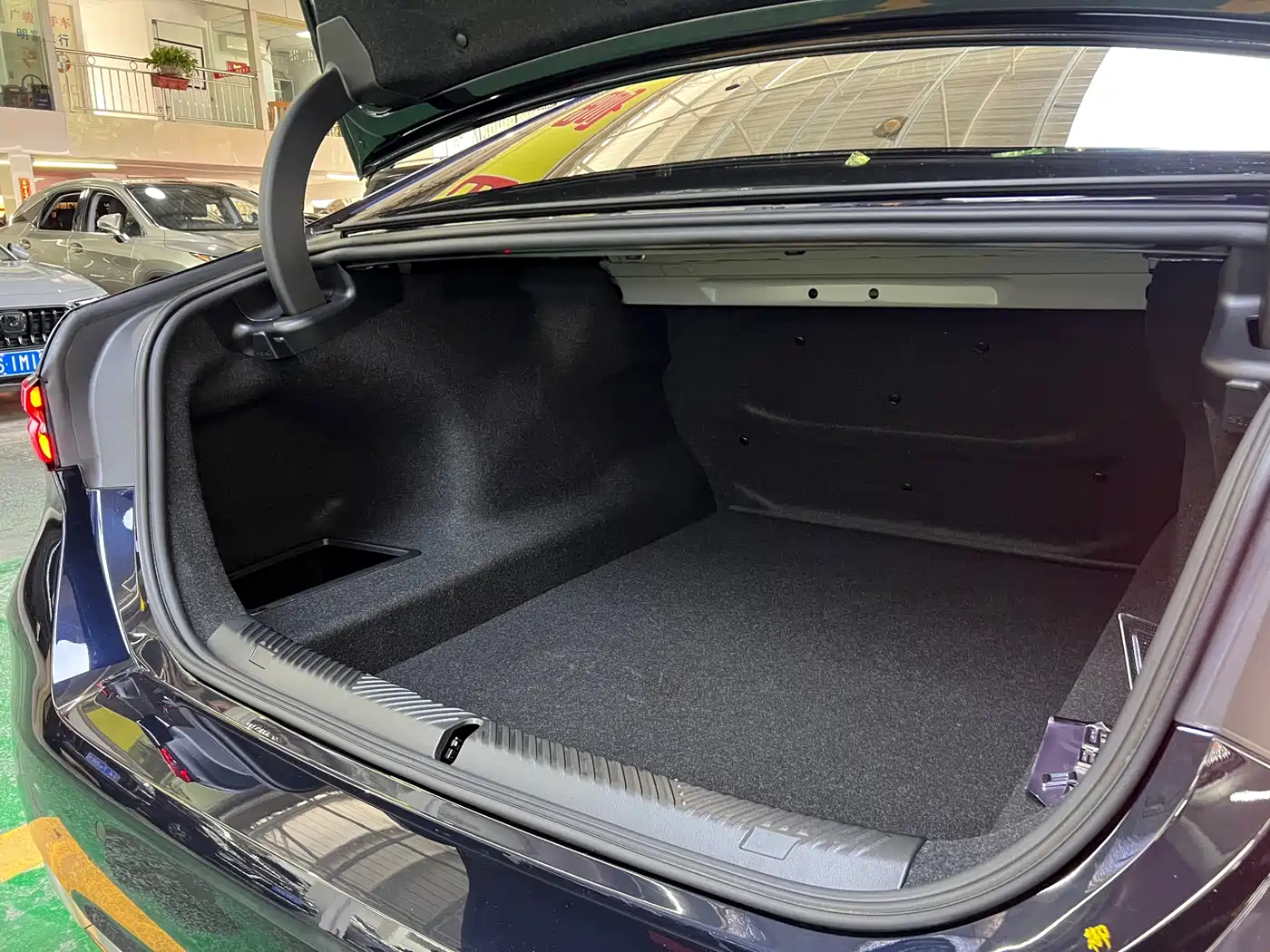 BMW 5 Series 2024 530Li Leading Model Luxury Package фото 22