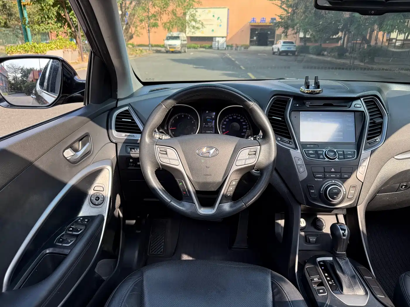 Hyundai Santa Fe 2015 2.4L Automatic 4WD Smart 5-seater фото 17