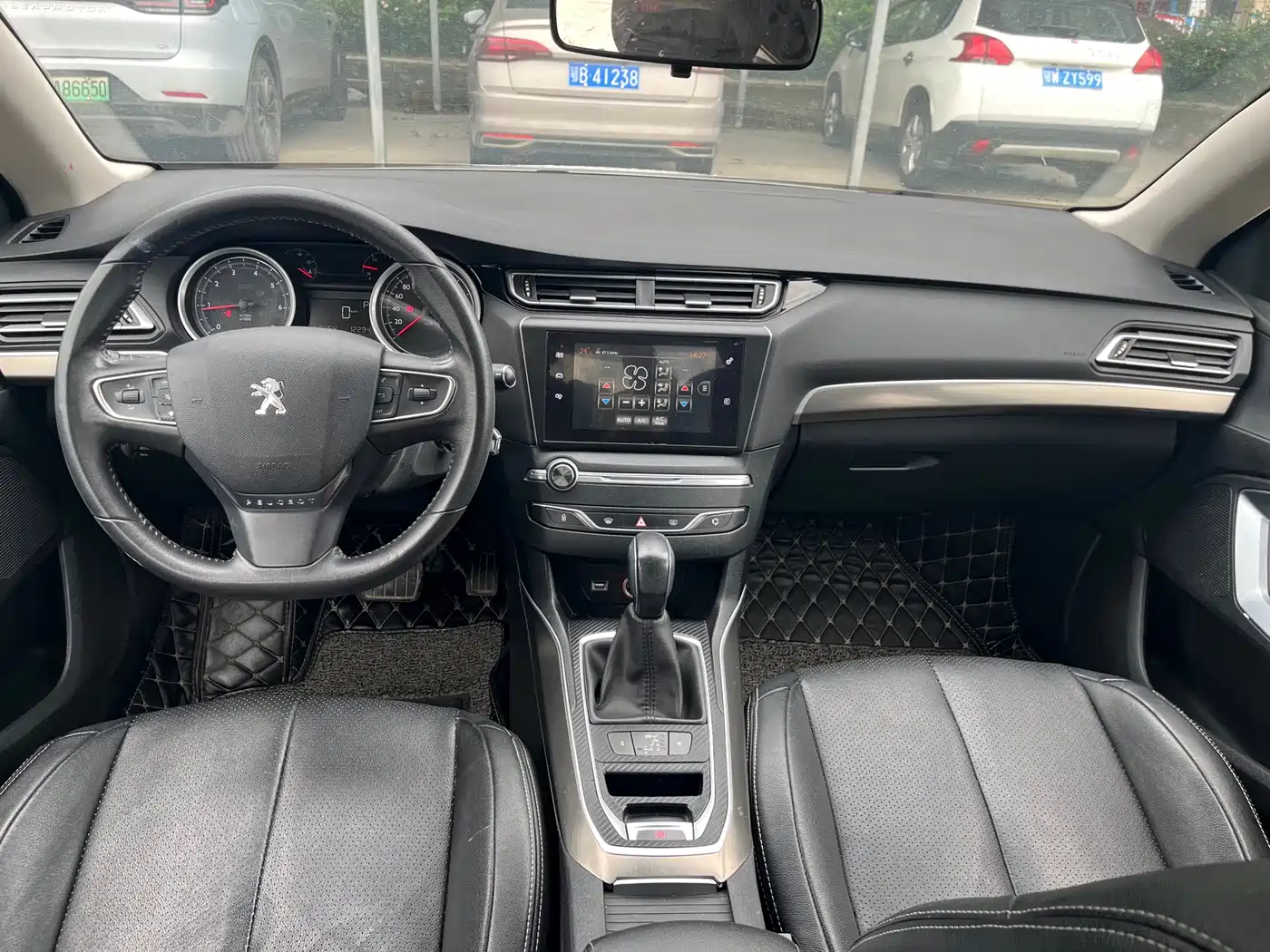 Peugeot 408 2014 1.8L Automatic Luxury Edition фото 6