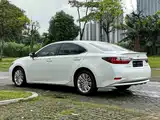 Фото 18 - Lexus ES