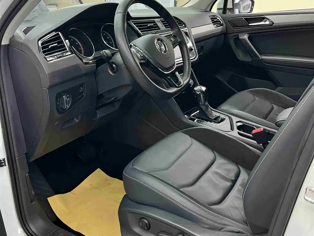 Volkswagen Tiguan L 2017 330TSI Automatic 2WD Luxury Edition фото 10