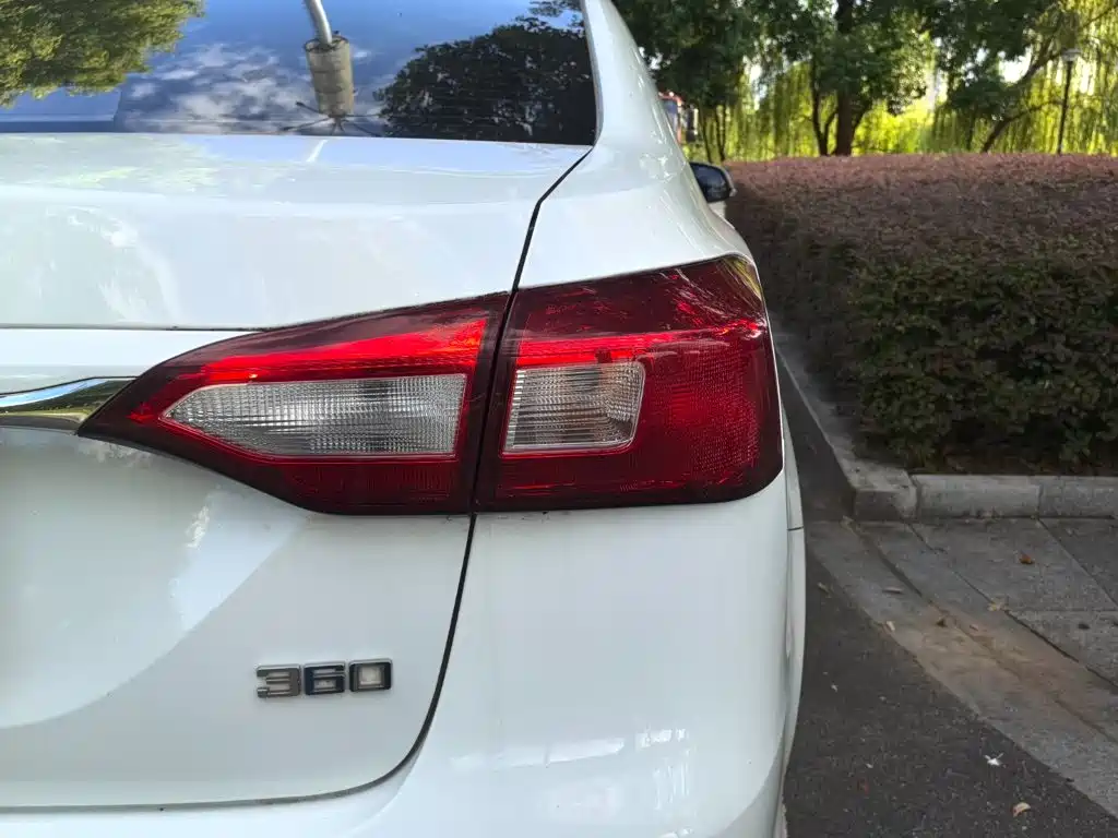 Roewe 360 2016 2015 1.5L Automatic Luxury