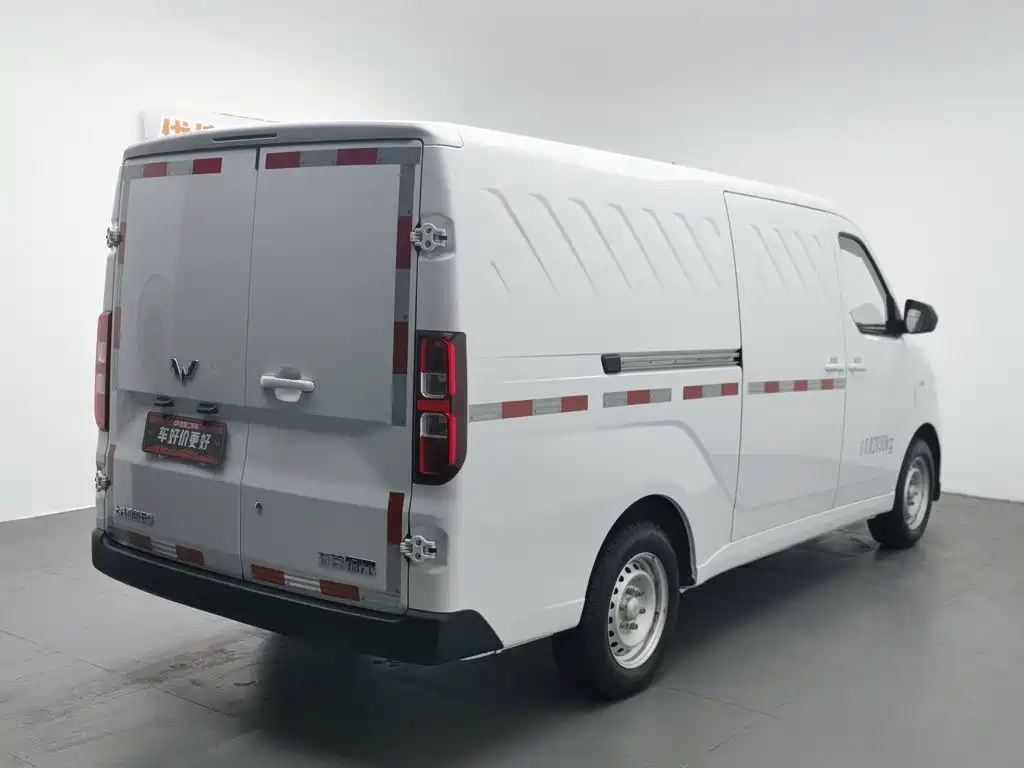 Wuling Motors Wuling Yangguang 2025 2024 300km Practical Enclosed Window Version 60kW