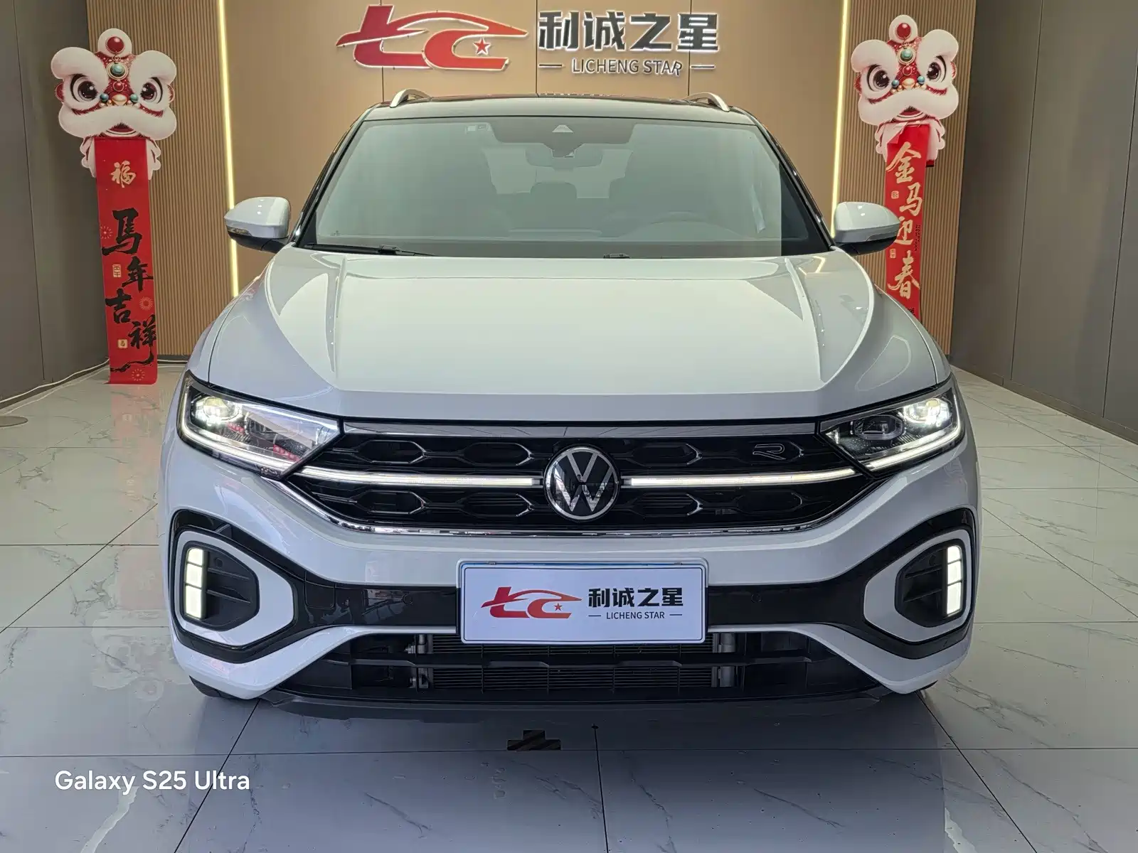 Photo 2 - Volkswagen T-ROC