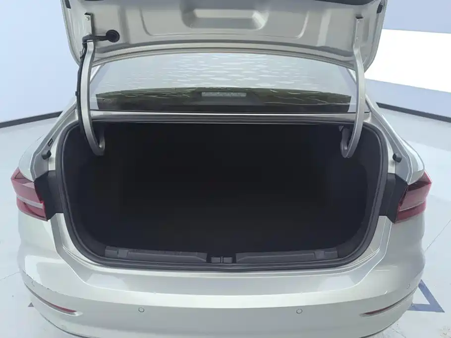 Фото 4 - Volkswagen Lavida