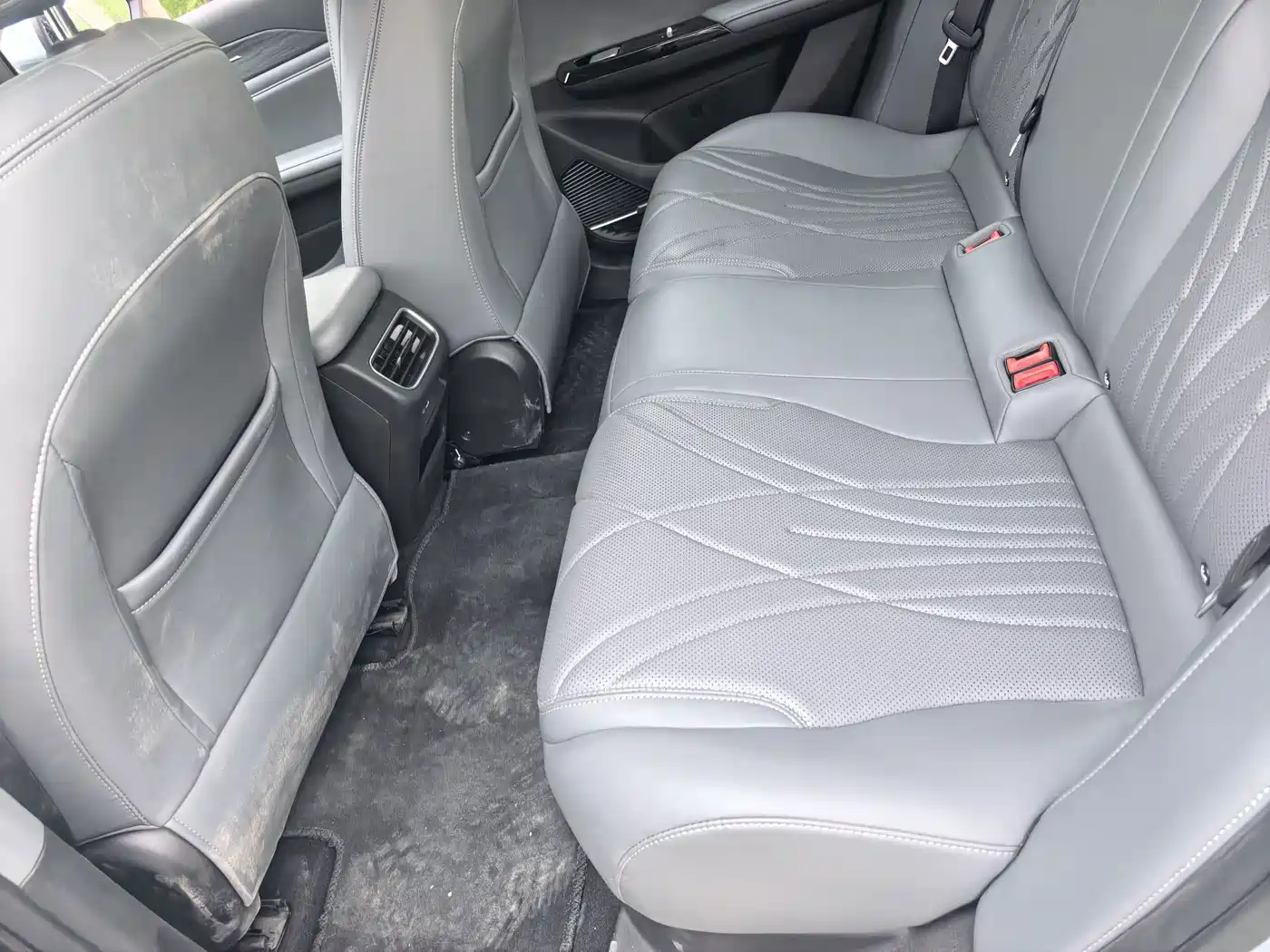 Geely Galaxy Galaxy L6 2025 EM-i 140km Explorer+ Edition фото 7