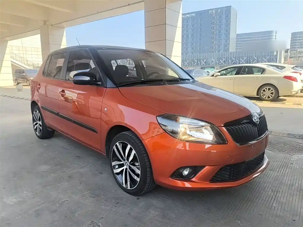 Škoda Fabia 2014 1.6L Automatic Sport Edition фото 4