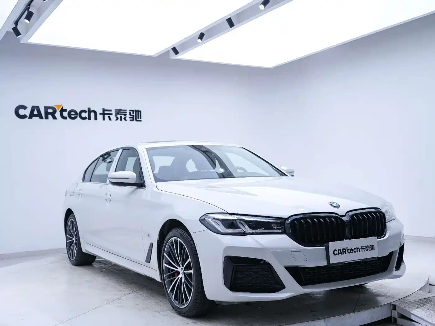 BMW 5 Series 2022 Facelift 530Li Leading M Sport Package фото 8