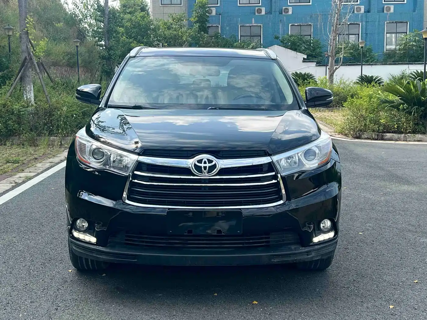 Photo 2 - Toyota Highlander