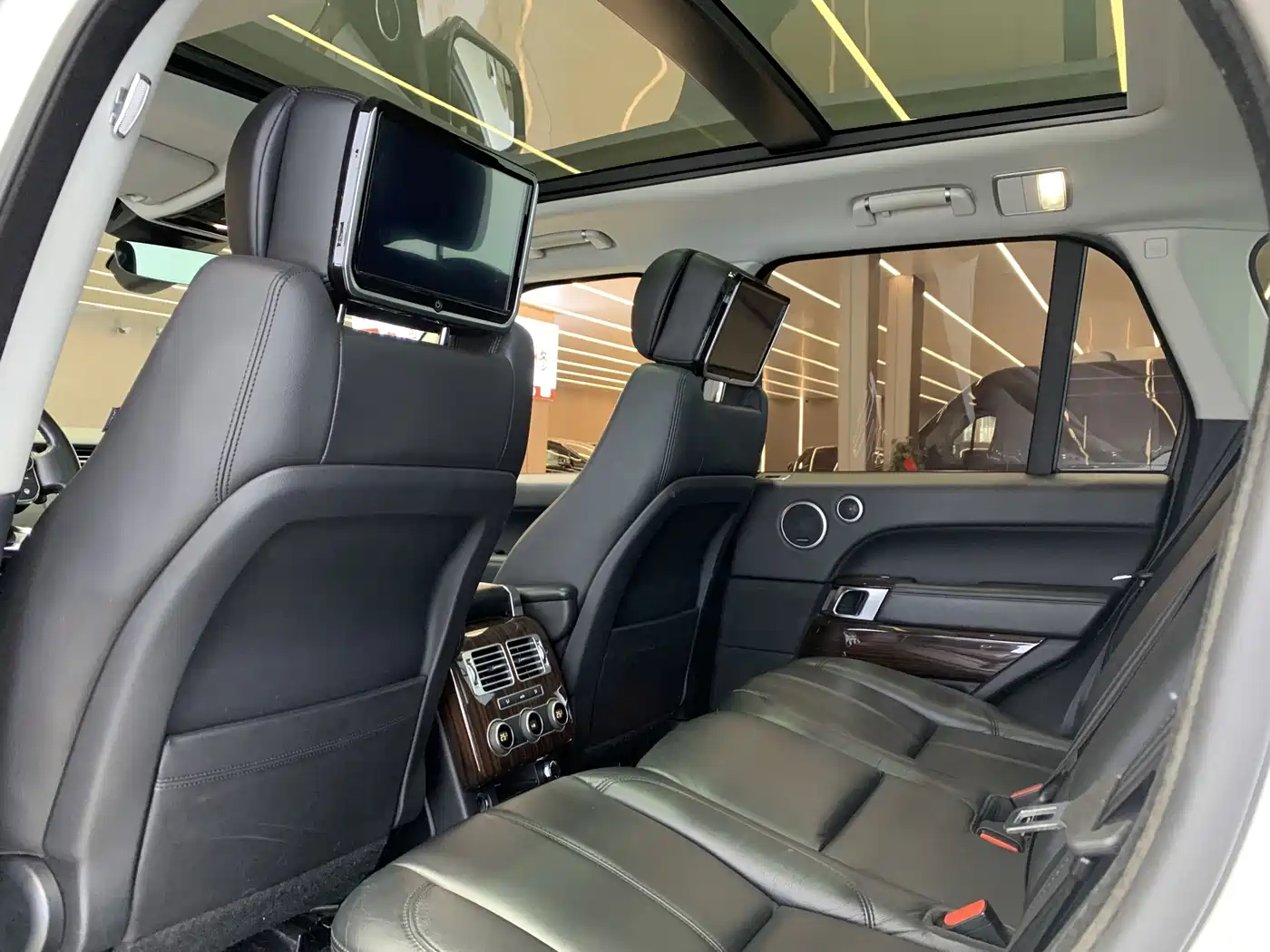 Land Rover Range Rover 2017 3.0 SC V6 Golden Age Edition фото 18