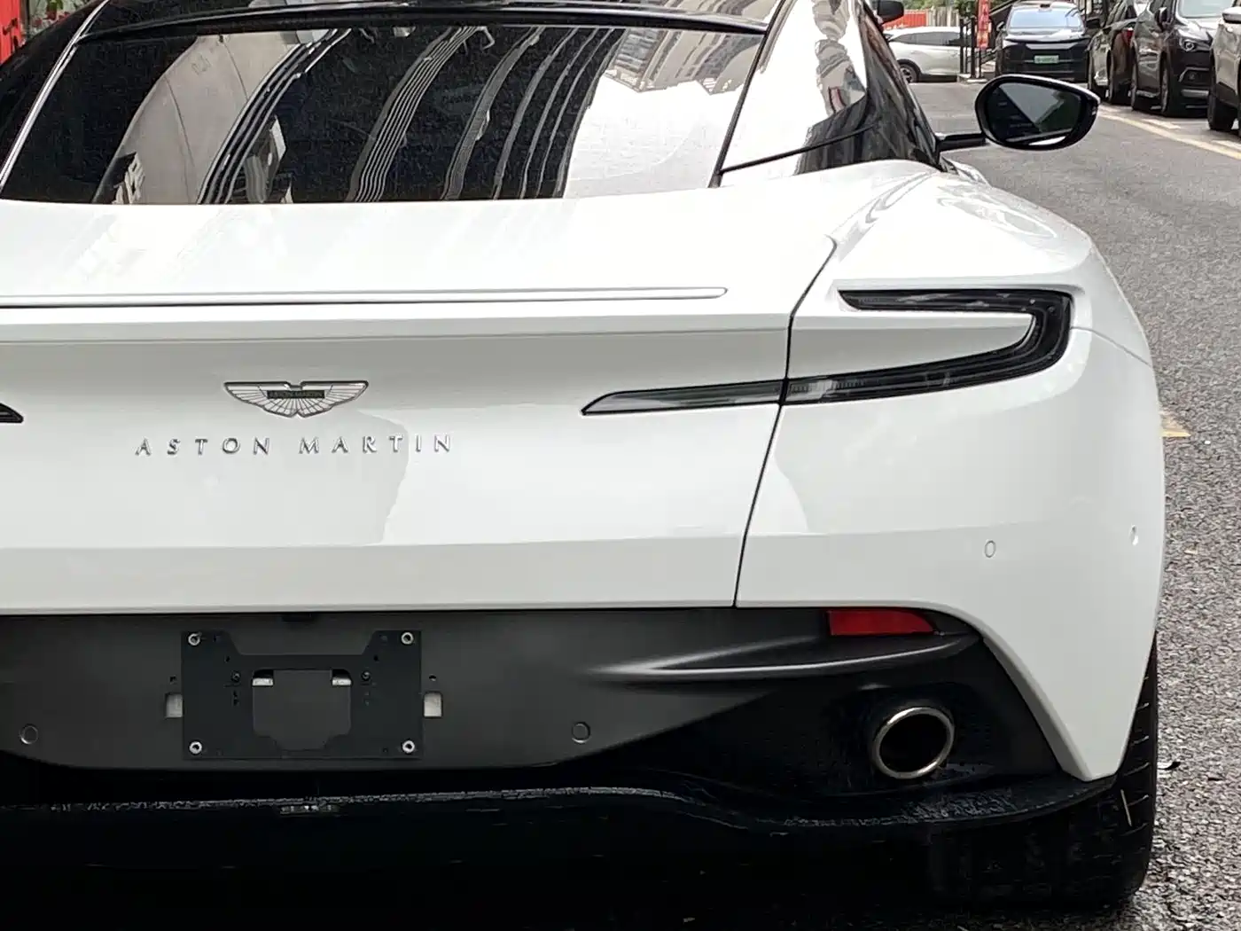 ASTON MARTIN DB11