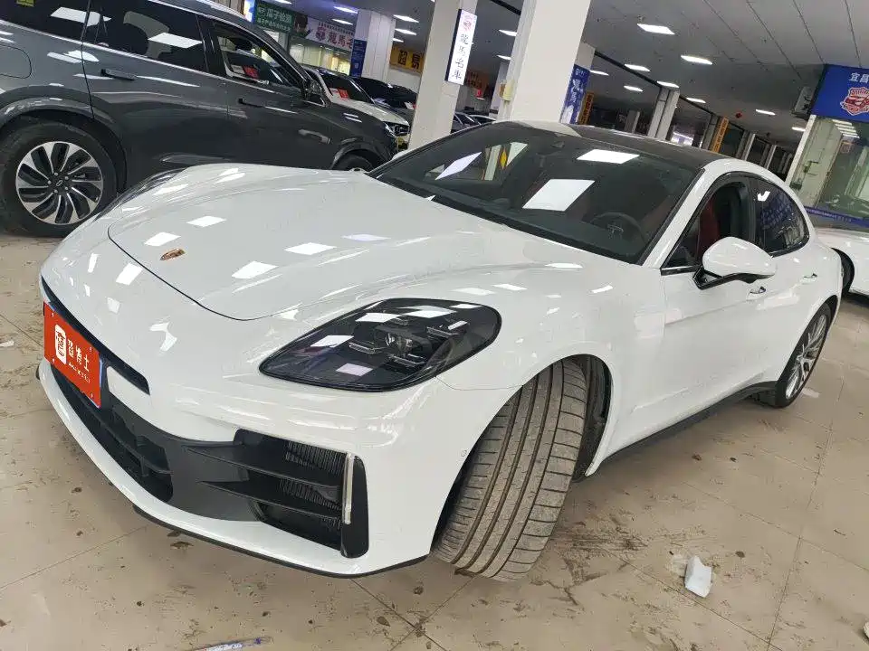 Photo 1 - Porsche Panamera