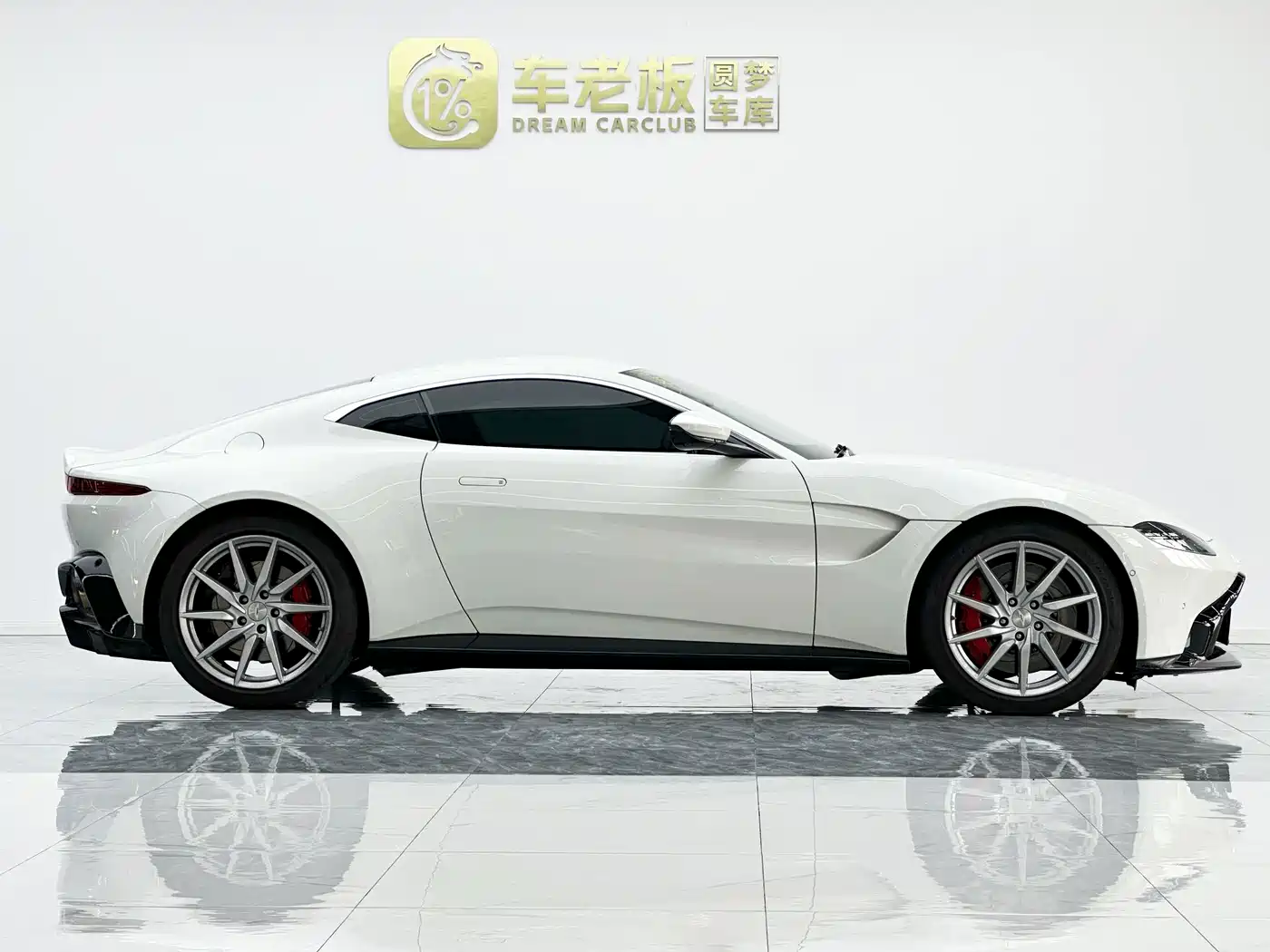 Aston Martin V8 Vantage 2020 2018 4.0T V8 Coupe