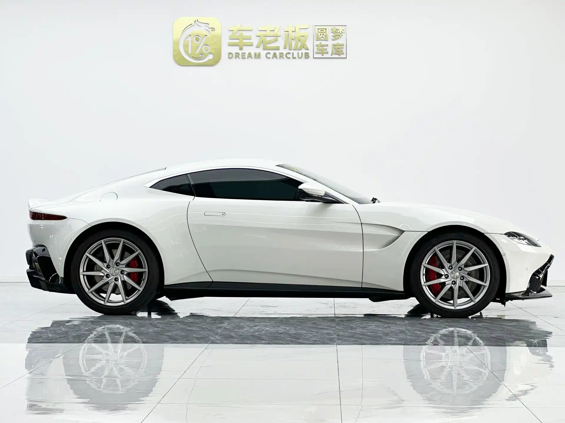 Фото 7 - Aston Martin Vantage