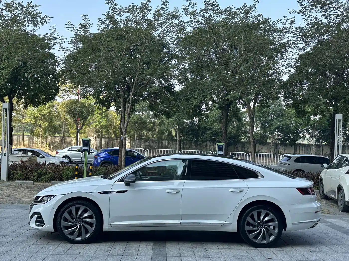 Volkswagen FAW-Volkswagen CC 2021 380TSI Eye-catching Edition 30th Anniversary фото 15