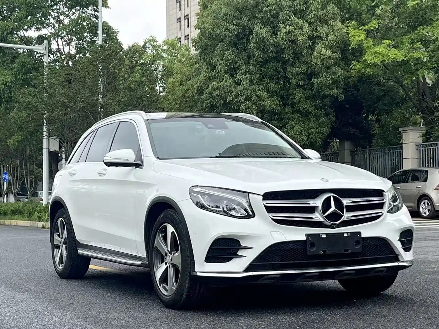 Mercedes-Benz GLC 2017 GLC 260 4MATIC Luxury фото 3