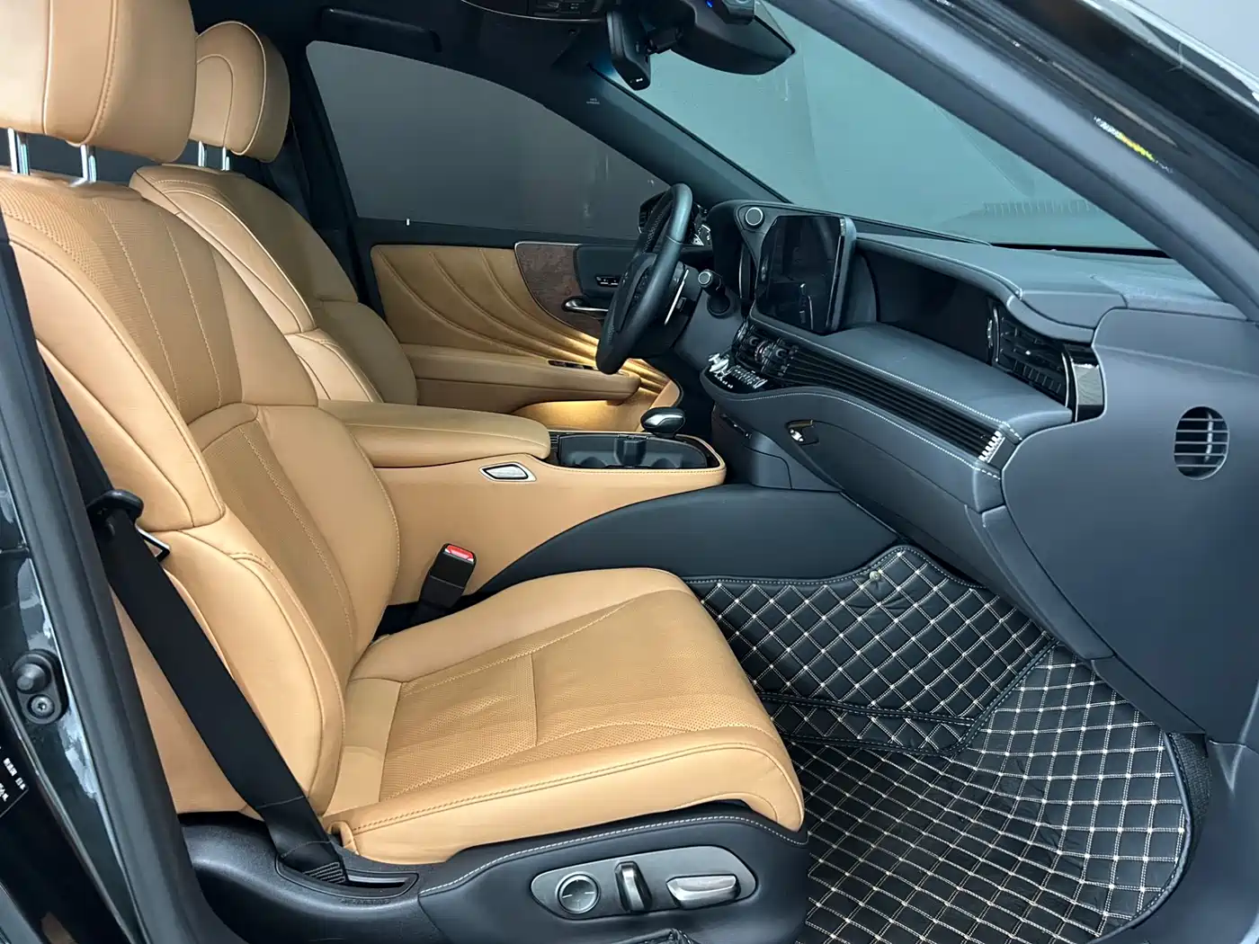 Lexus LS 2021 500h Excellence Edition фото 14