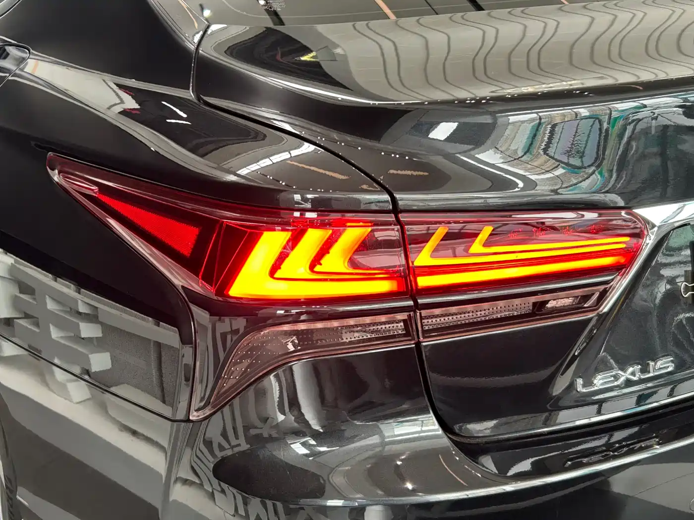 Lexus LS 2021 500h Excellence Edition фото 20