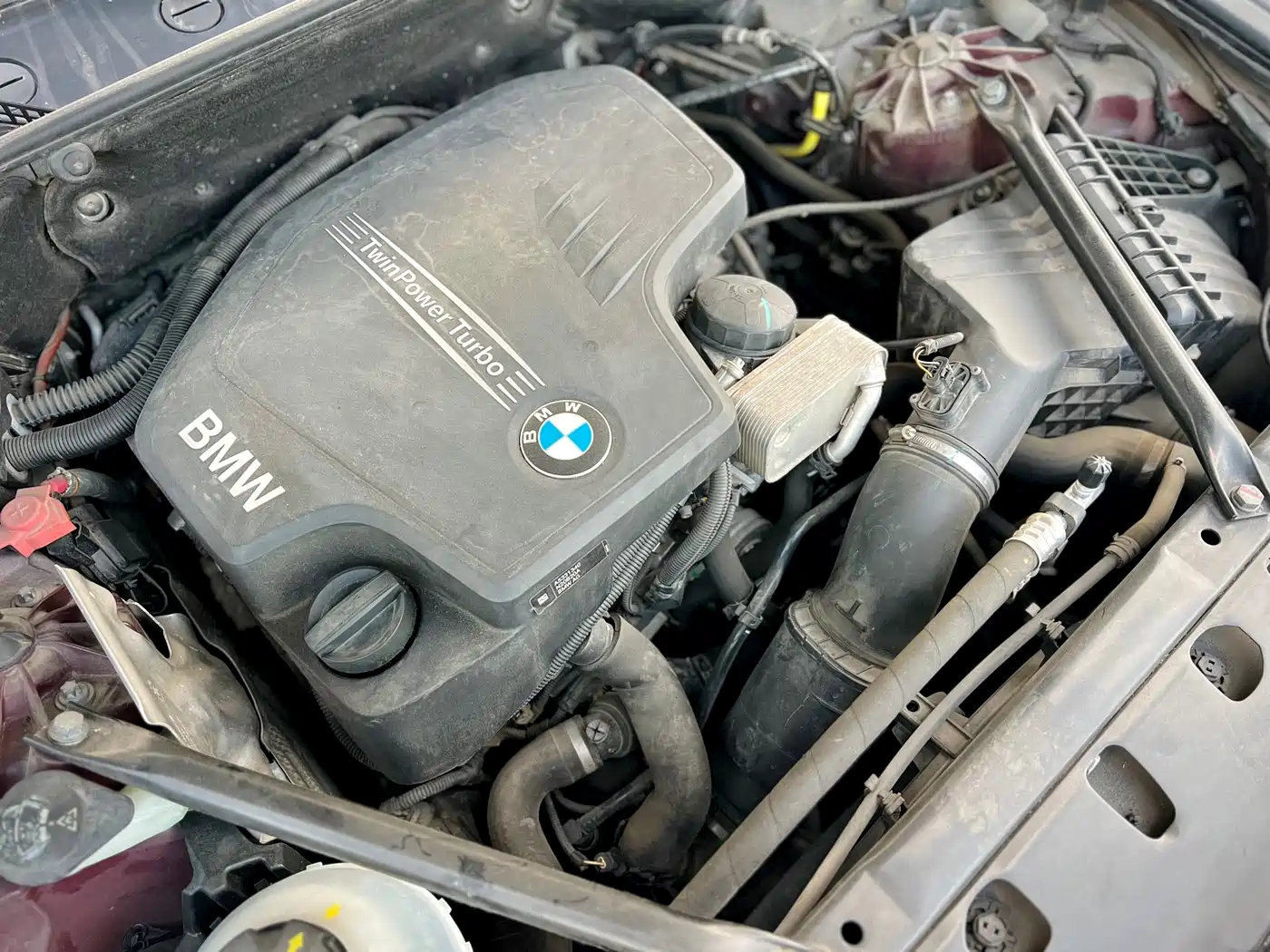 BMW 5 Series GT 2015 528i Leading фото 21