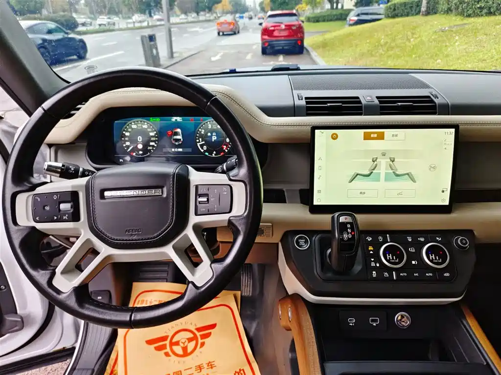 Land Rover Defender 2022 Model 90 2.0T P300 Tiger Ambition Edition фото 10
