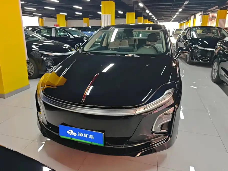 Hongqi E-QM5 2026 2025 Model 500km Travel Edition