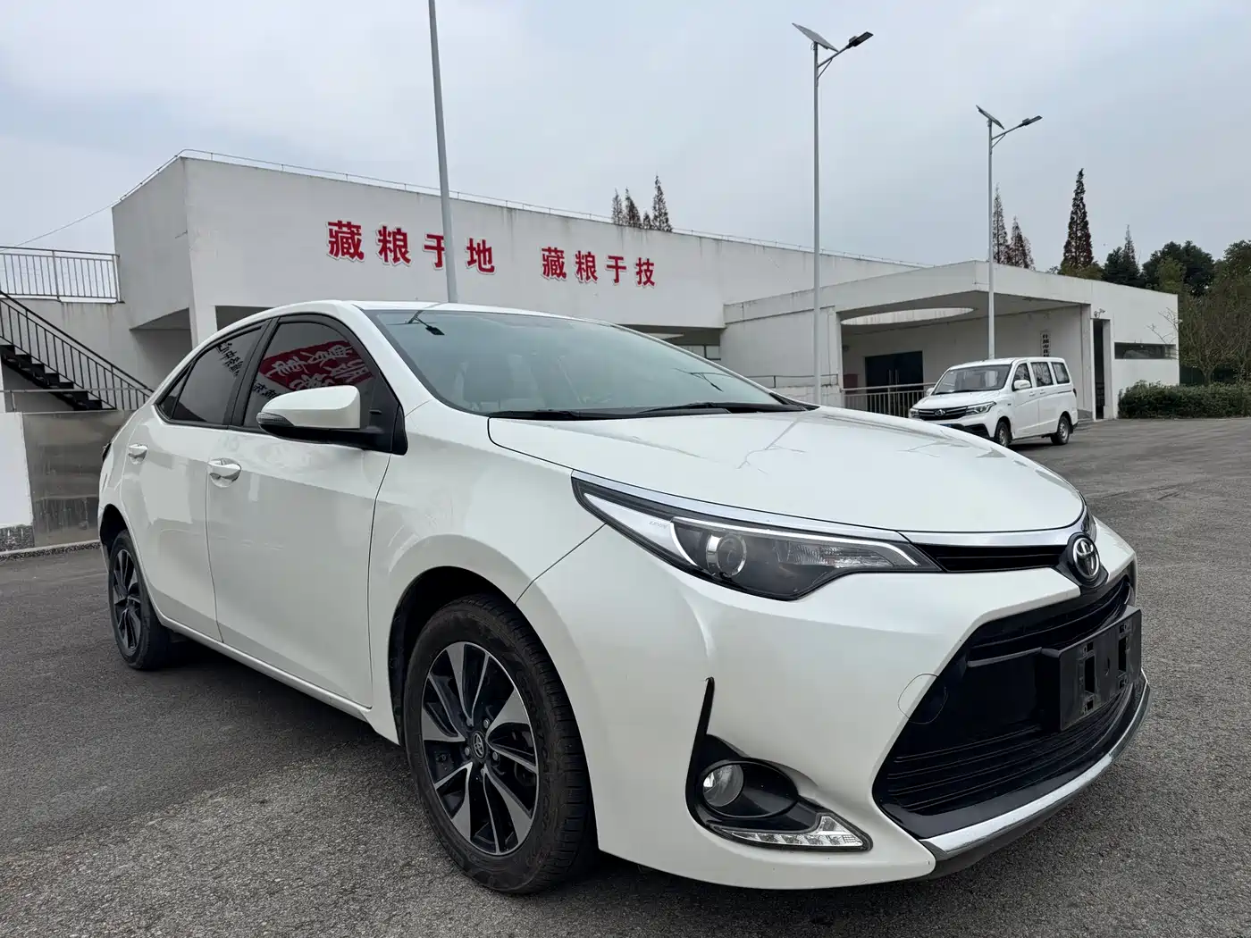 Toyota Levin 2018 185T CVT Premium Edition China V фото 3
