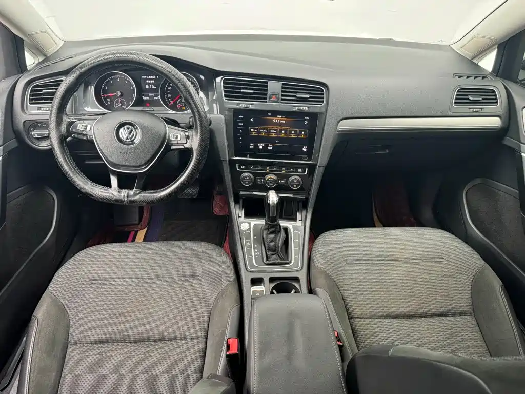 Фото 12 - Volkswagen Golf