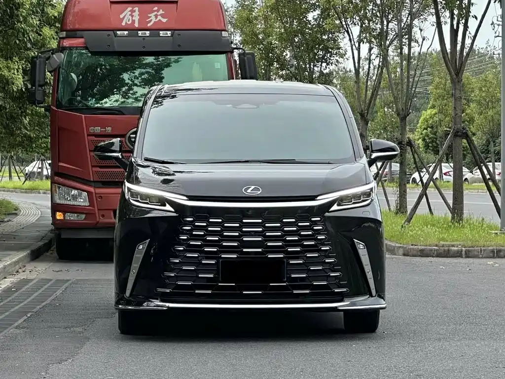 Lexus LM 2024 2023 500h 6-Seater Prestige Edition