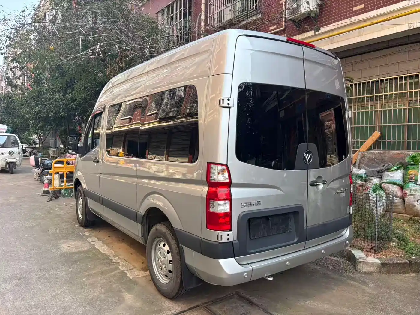 Foton Tuyano 2023 2023 2.0T Manual Urban Edition Short Wheelbase Medium Roof Single Rear Tire 5/6/9-Seater