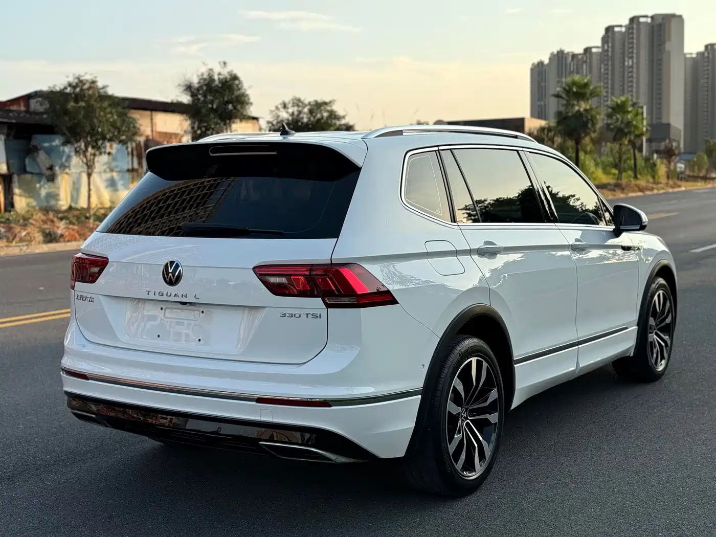 Volkswagen Tiguan L 2021 330TSI Automatic 2WD R-Line Premium фото 7