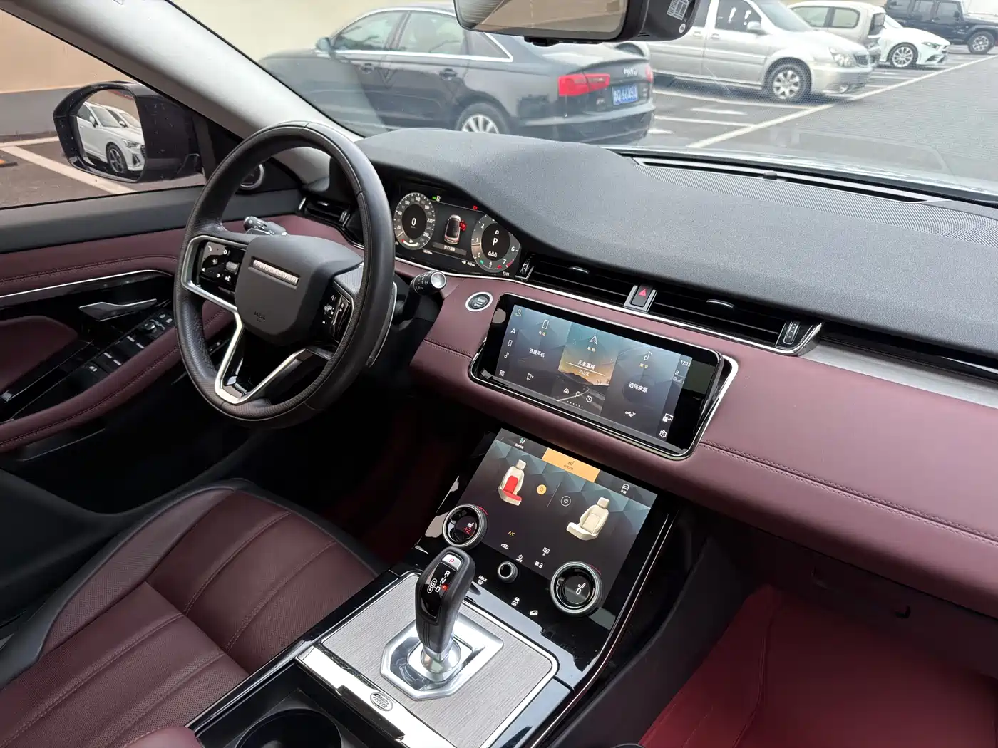 Land Rover Range Rover Evoque 2023 Range Rover Evoque L 249PS Luxury Edition фото 11