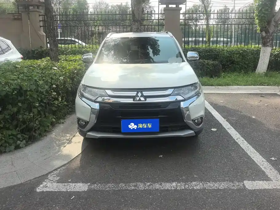 Mitsubishi Outlander (Import) 2016 2016 2.4L 4WD Elite 5-seater