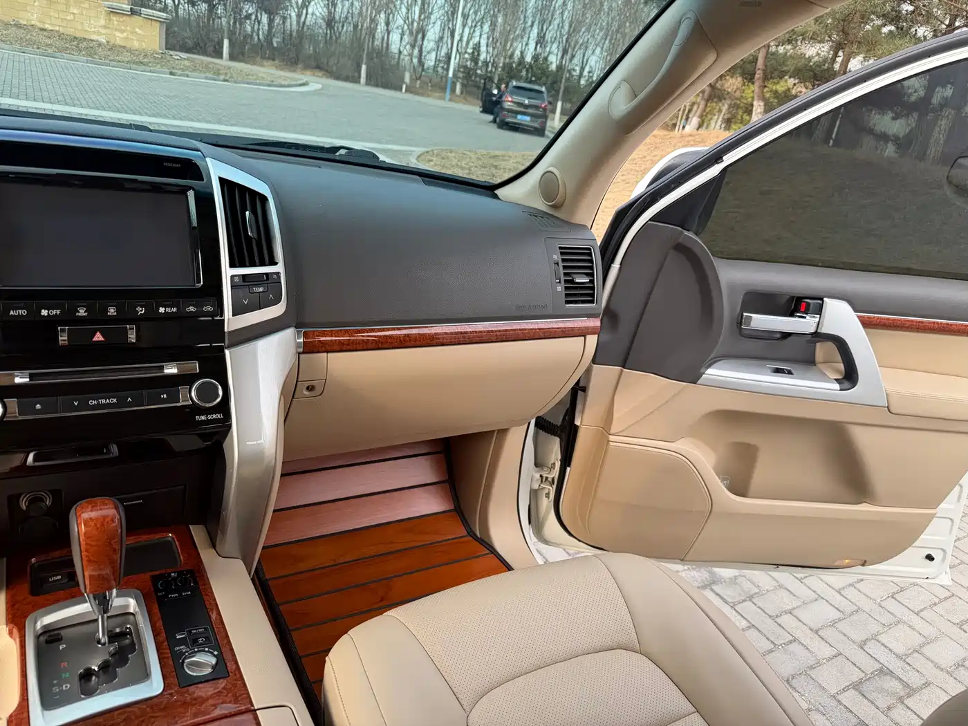 Toyota Land Cruiser 2012 4.6L Automatic VX-R фото 22